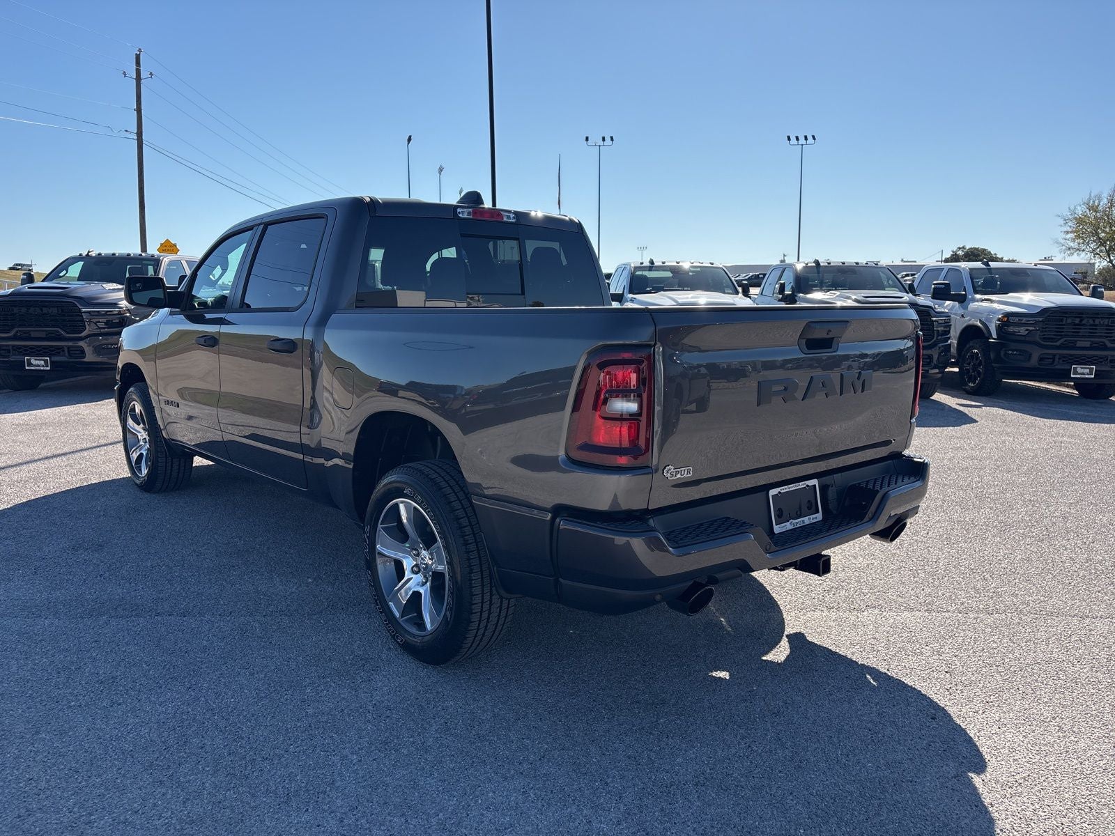 2026 RAM Ram 1500 RAM 1500 EXPRESS CREW CAB 4X2 5'7' BOX