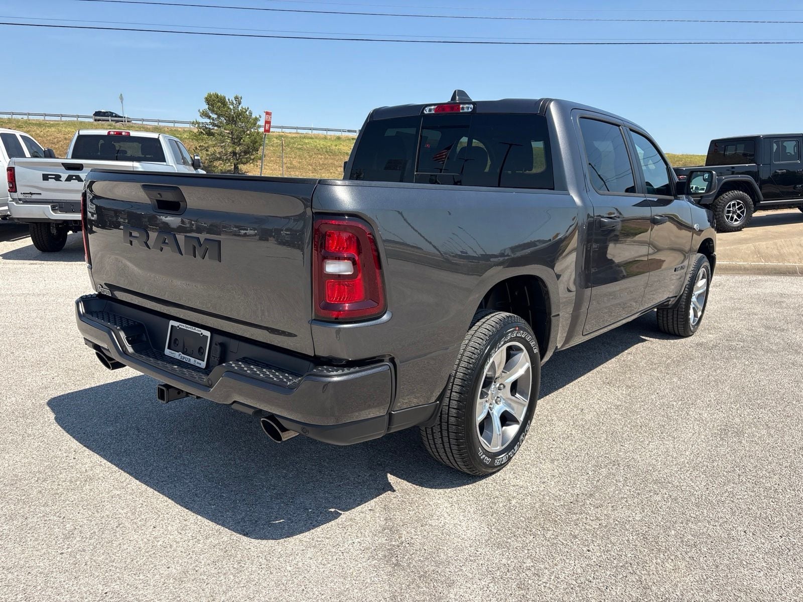 2026 RAM Ram 1500 RAM 1500 EXPRESS CREW CAB 4X2 5'7' BOX