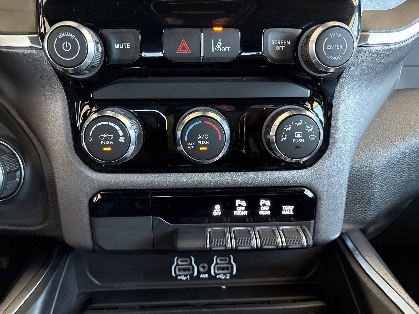 2026 RAM Ram 1500 RAM 1500 EXPRESS QUAD CAB 4X4 6'4' BOX