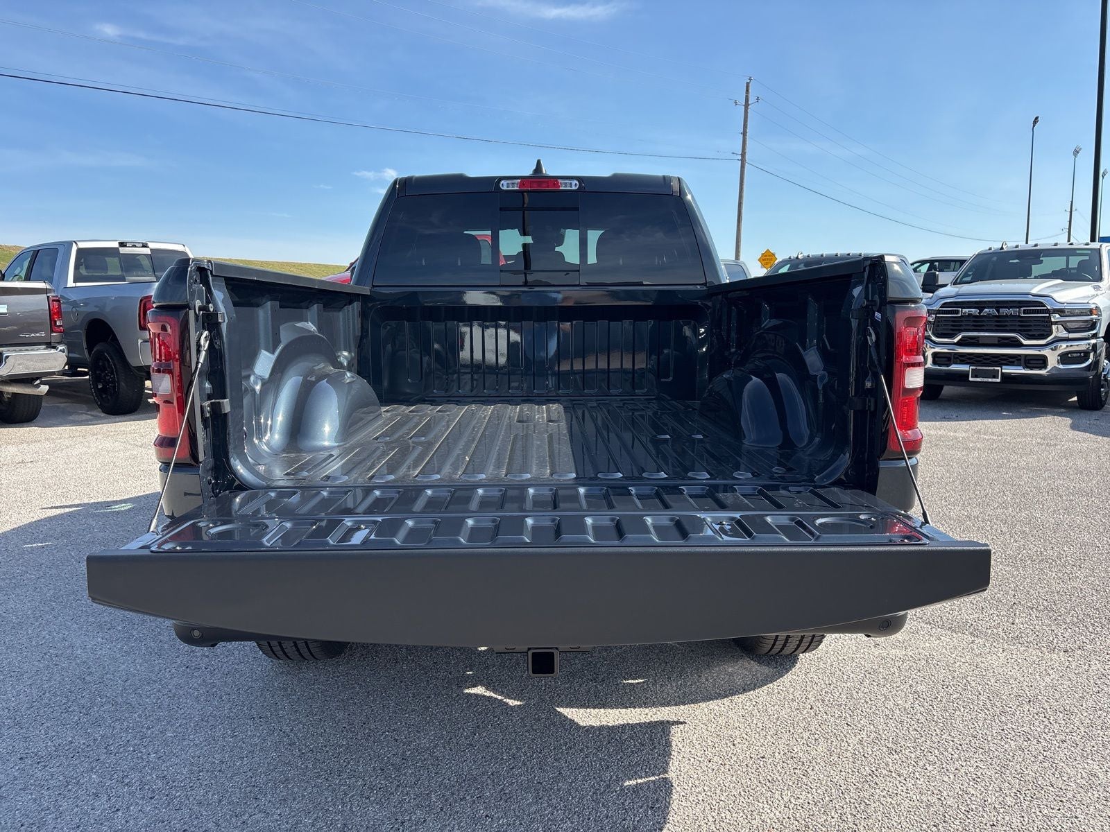 2026 RAM Ram 1500 RAM 1500 EXPRESS QUAD CAB 4X2 6'4' BOX