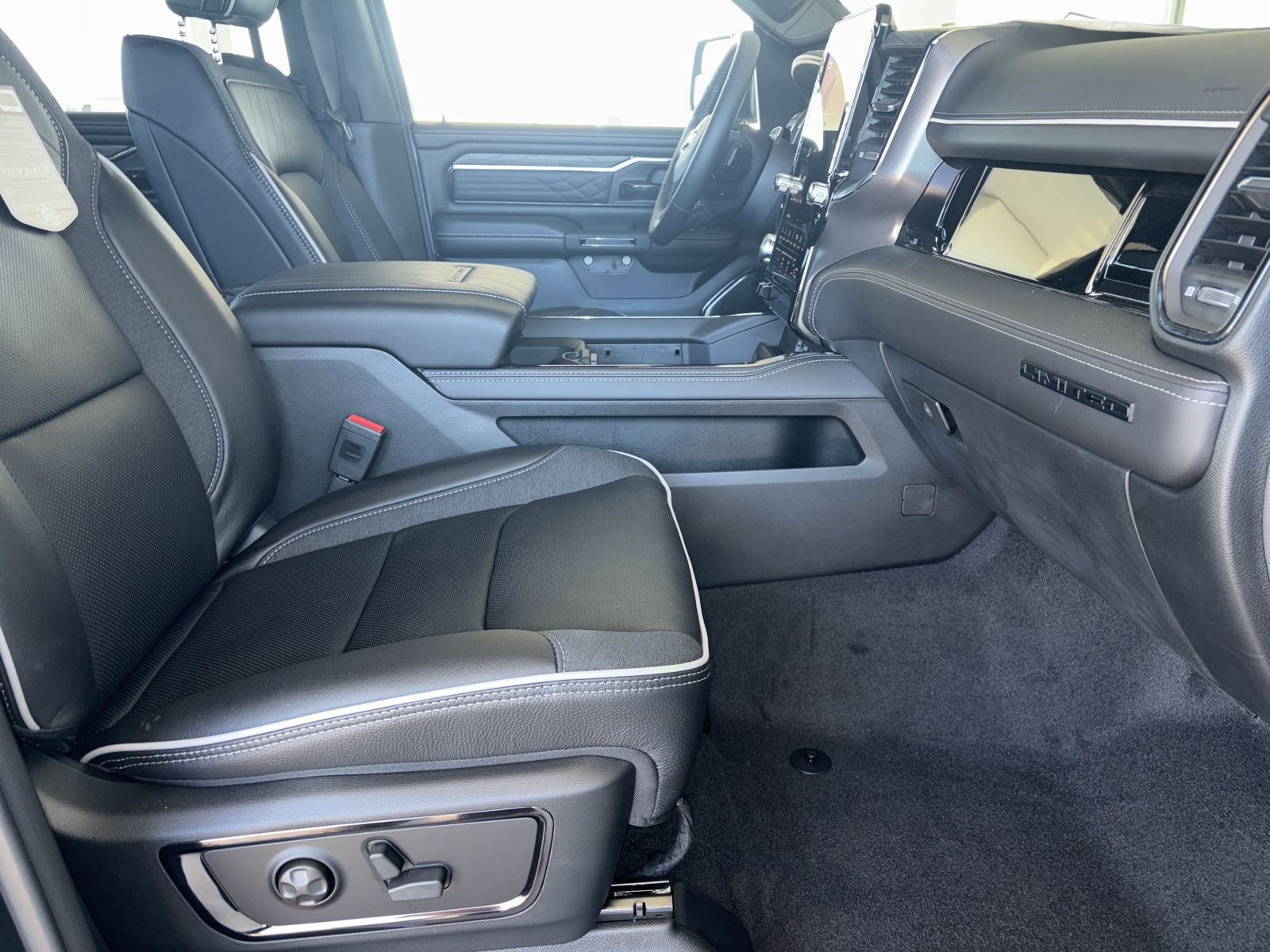 2026 RAM Ram 1500 RAM 1500 LIMITED CREW CAB 4X4 5'7' BOX