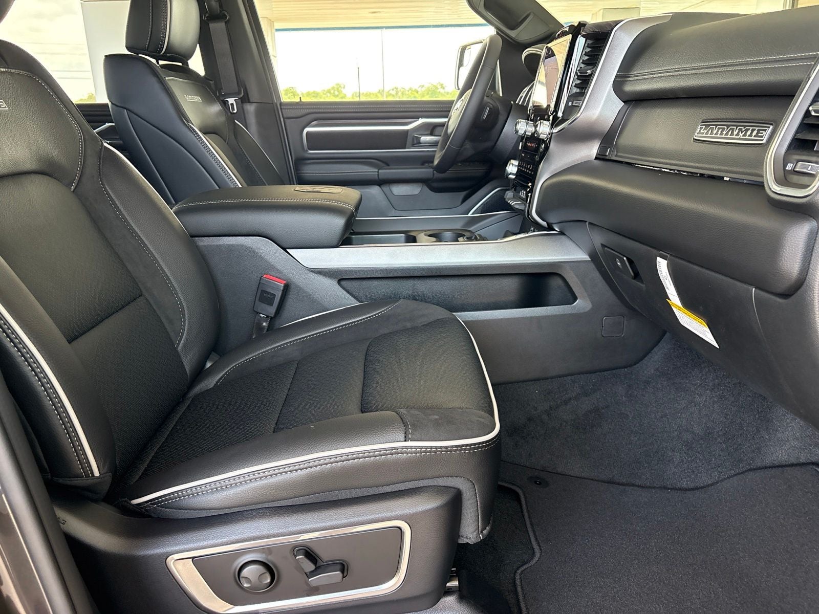 2027 RAM Ram 1500 RAM 1500 LARAMIE CREW CAB 4X4 5'7' BOX