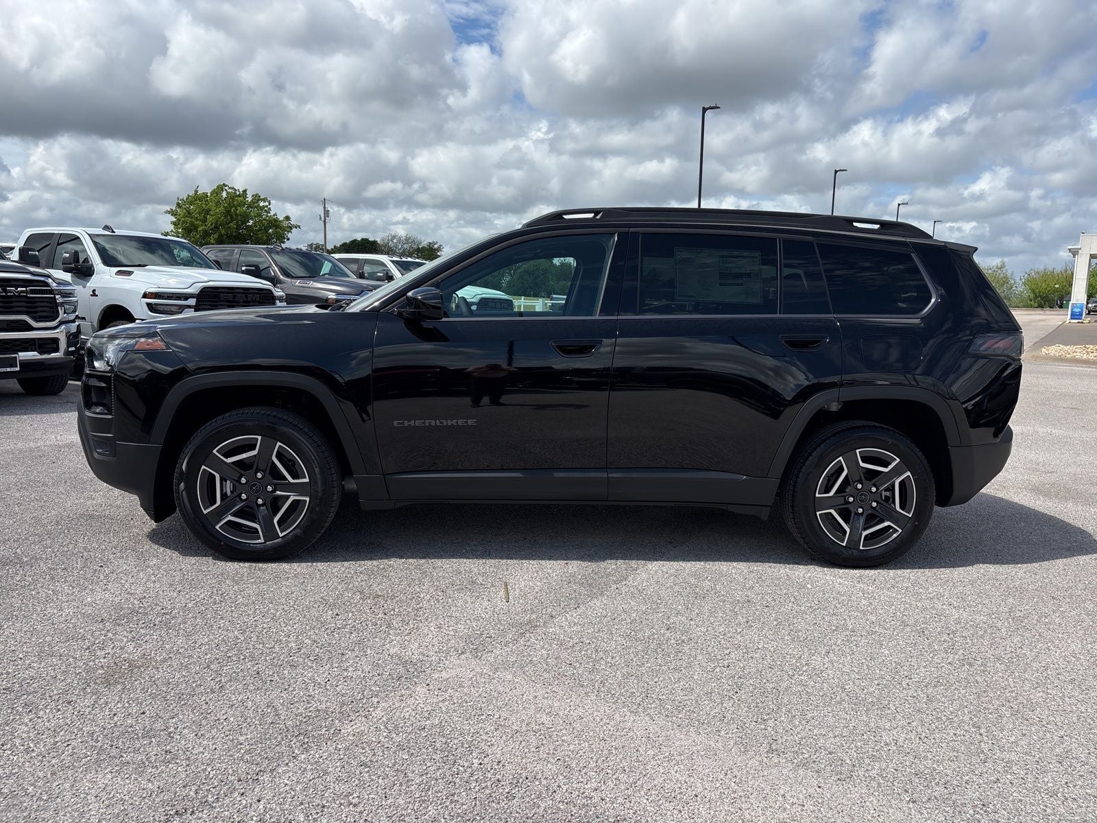2026 Jeep Cherokee CHEROKEE LAREDO 4X4