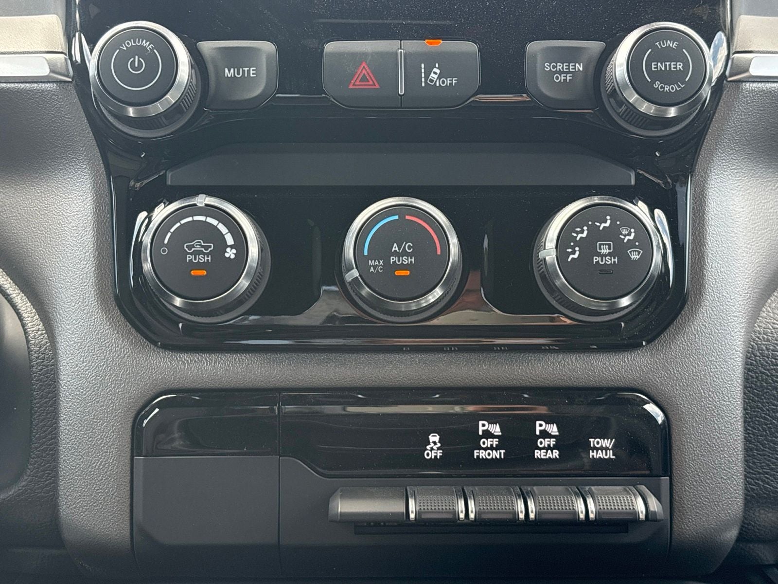 2026 RAM Ram 1500 RAM 1500 EXPRESS CREW CAB 4X4 5'7' BOX