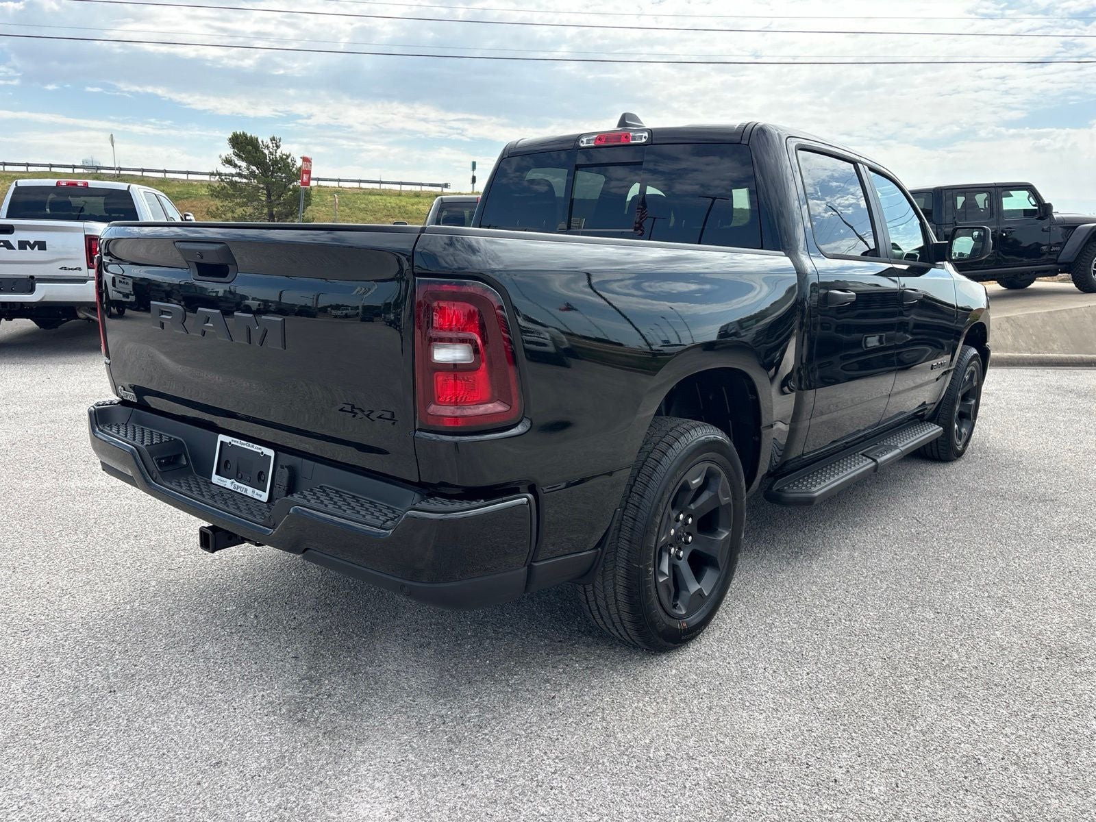 2026 RAM Ram 1500 RAM 1500 EXPRESS CREW CAB 4X4 5'7' BOX