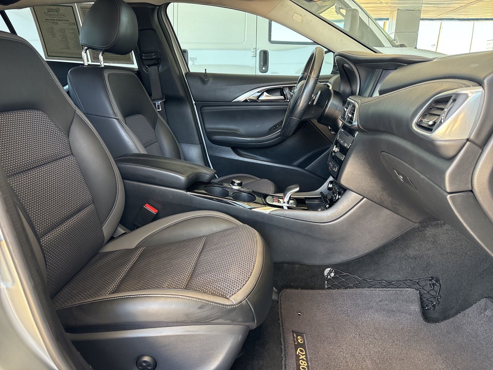 2019 INFINITI QX30 LUXE