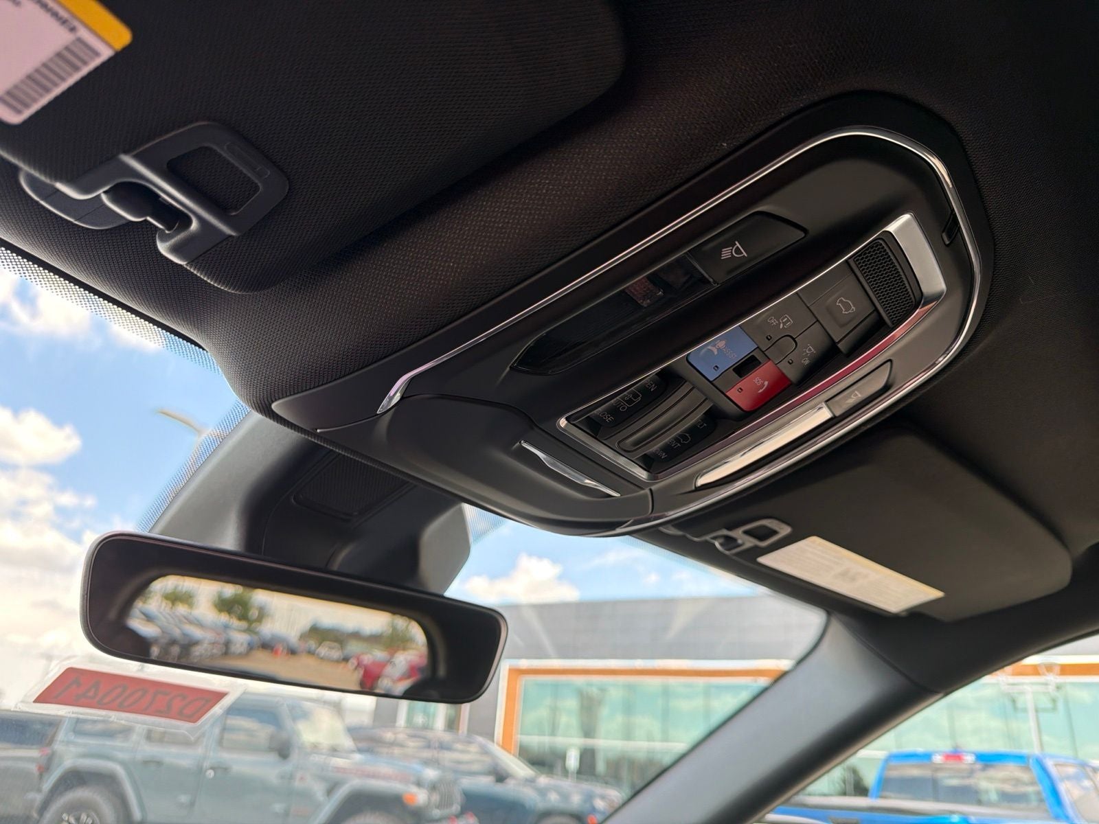 2027 Jeep Grand Cherokee GRAND CHEROKEE LAREDO X 4X2