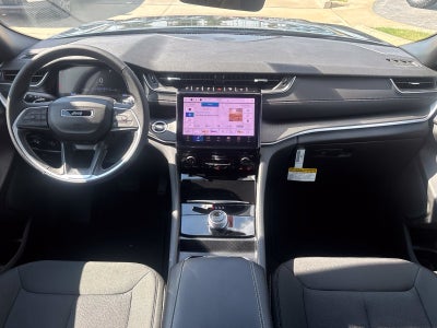 2027 Jeep Grand Cherokee GRAND CHEROKEE LAREDO 4X2