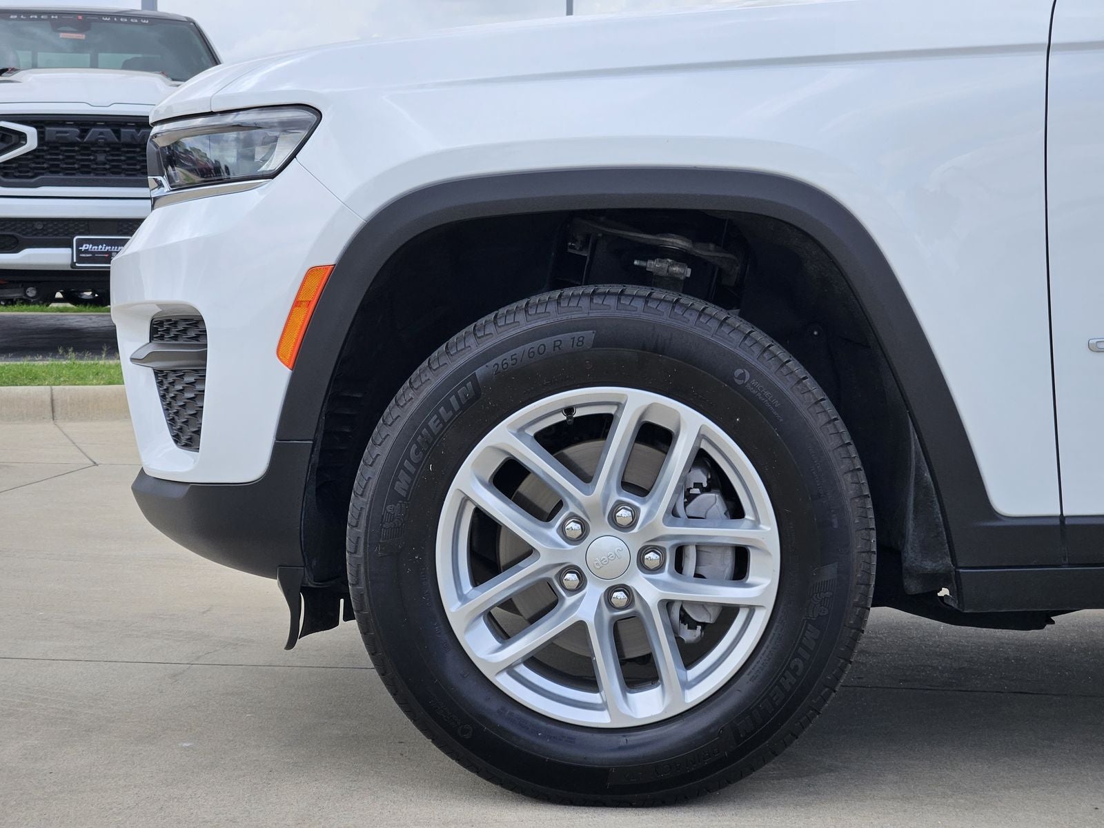 2026 Jeep Grand Cherokee GRAND CHEROKEE LAREDO 4X2
