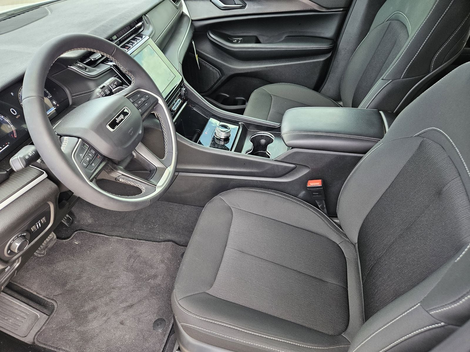 2026 Jeep Grand Cherokee GRAND CHEROKEE LAREDO 4X2