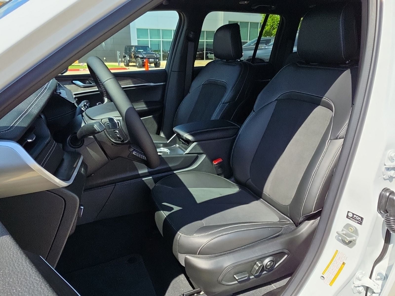 2026 Jeep Grand Cherokee GRAND CHEROKEE LAREDO ALTITUDE 4X2
