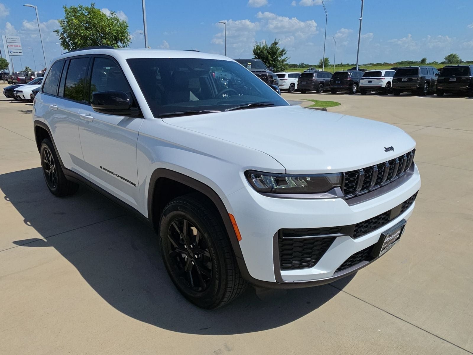 2026 Jeep Grand Cherokee GRAND CHEROKEE LAREDO ALTITUDE 4X2