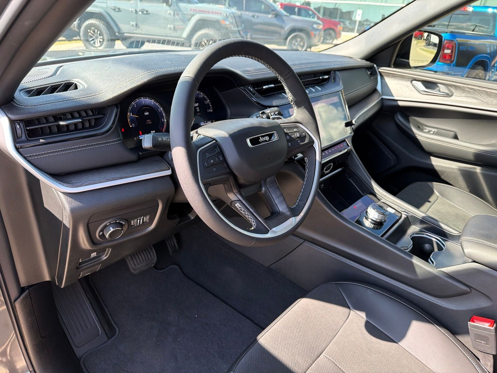 2026 Jeep Grand Cherokee GRAND CHEROKEE LAREDO ALTITUDE 4X2