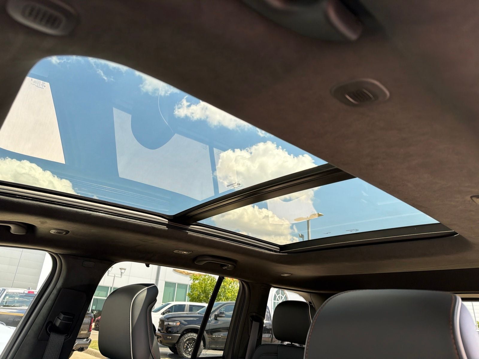 2027 Jeep Grand Cherokee GRAND CHEROKEE SUMMIT 4X4