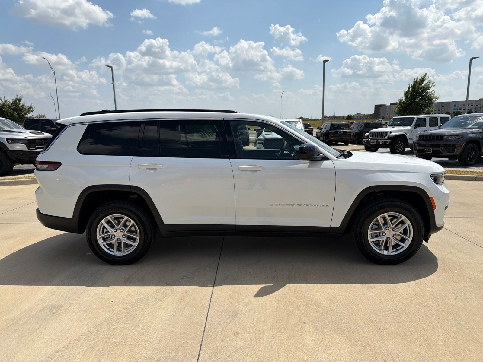 2026 Jeep Grand Cherokee L GRAND CHEROKEE L LAREDO 4X2