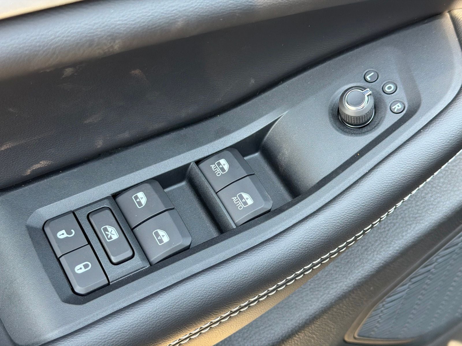 2027 Jeep Grand Cherokee L GRAND CHEROKEE L LAREDO ALTITUDE 4X2