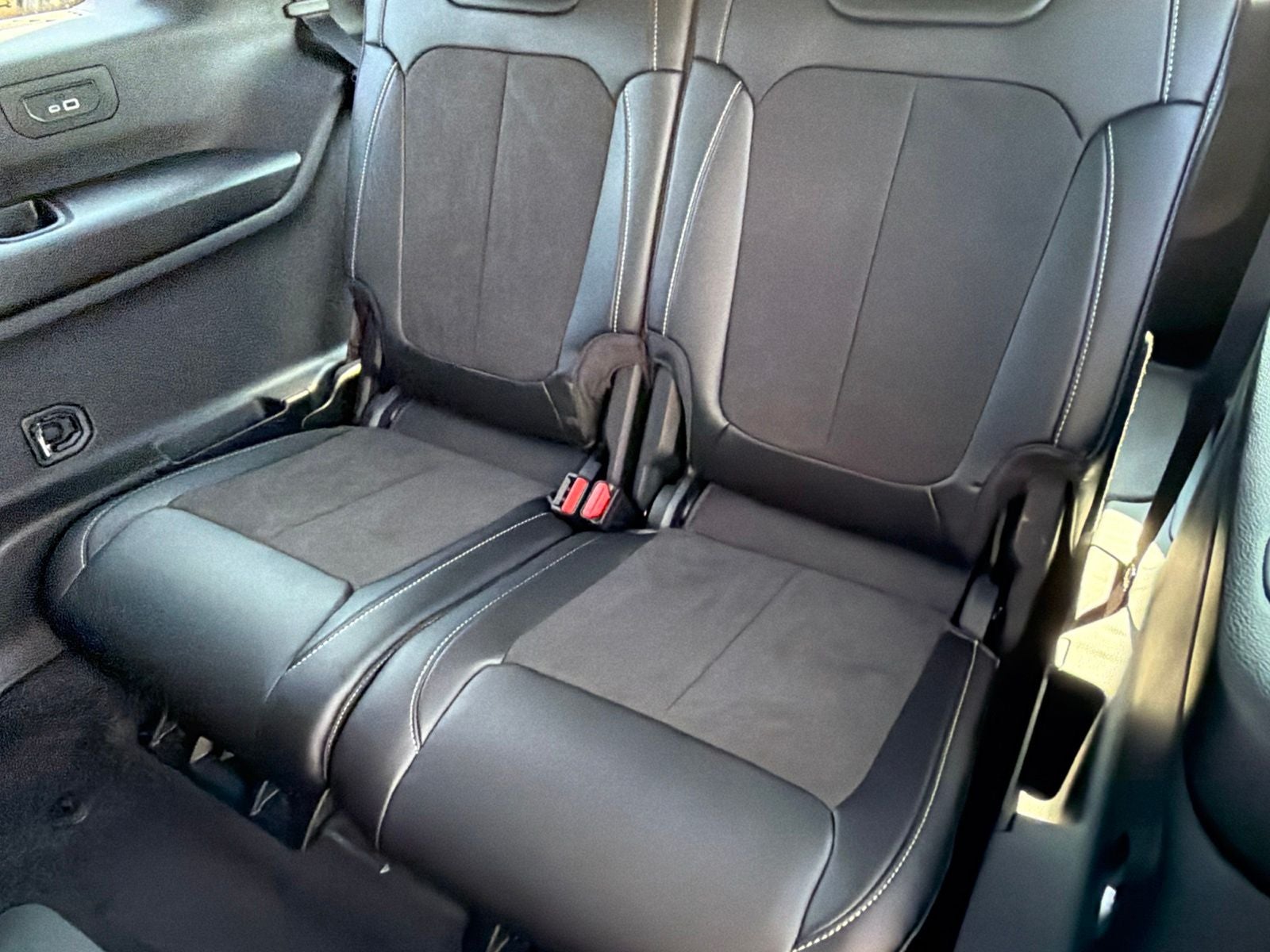 2027 Jeep Grand Cherokee L GRAND CHEROKEE L LAREDO ALTITUDE 4X2