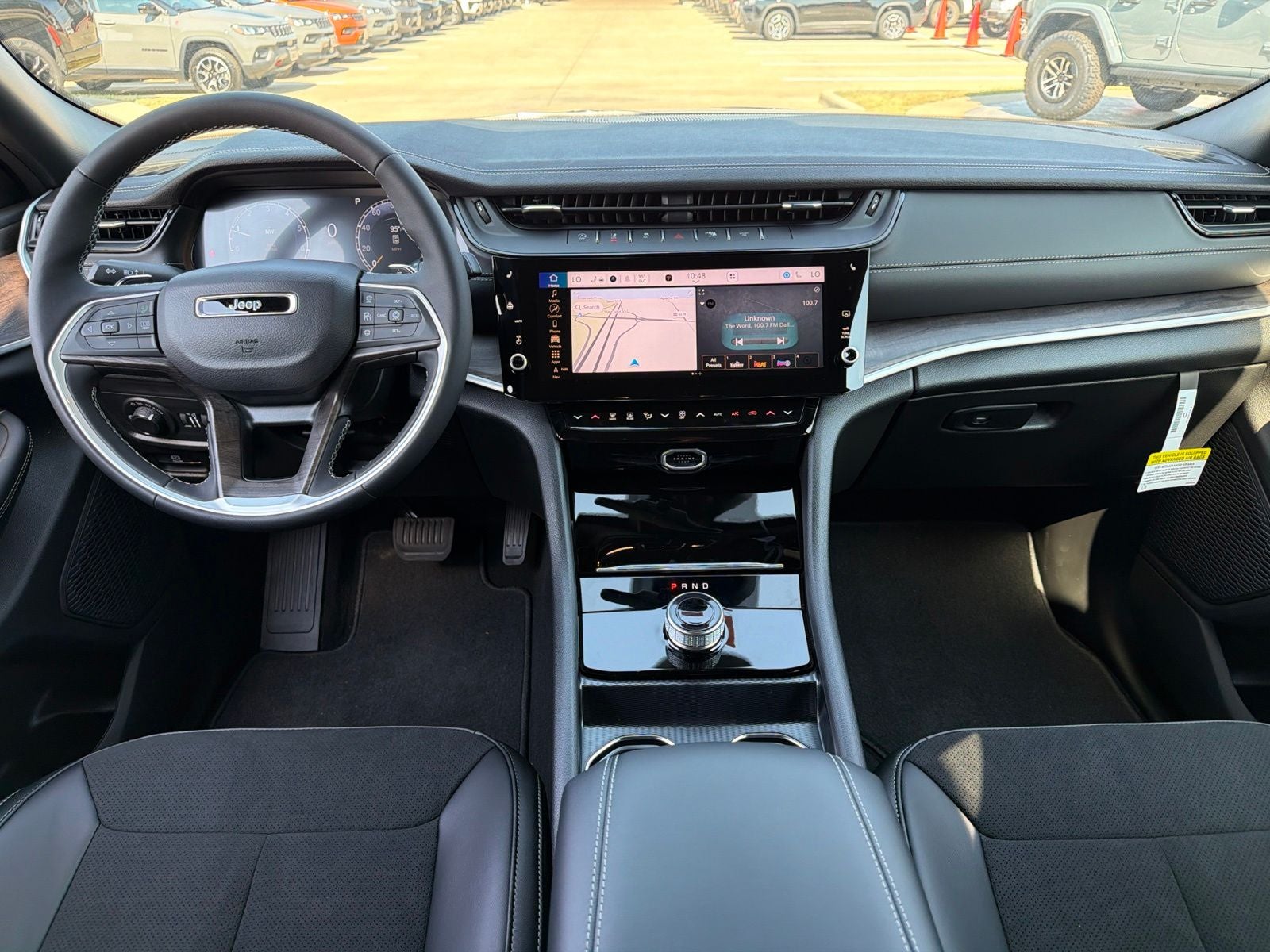 2027 Jeep Grand Cherokee L GRAND CHEROKEE L LAREDO ALTITUDE 4X2