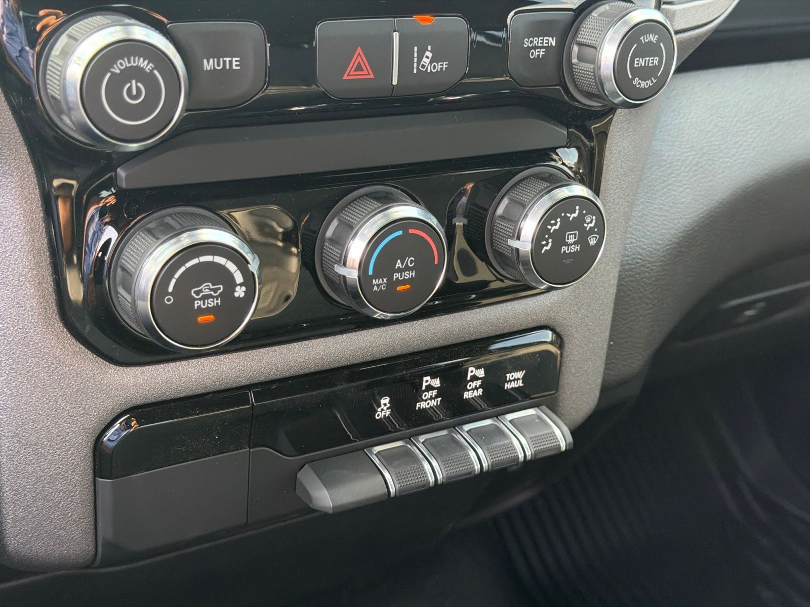 2026 RAM Ram 1500 RAM 1500 WARLOCK CREW CAB 4X4 5'7' BOX