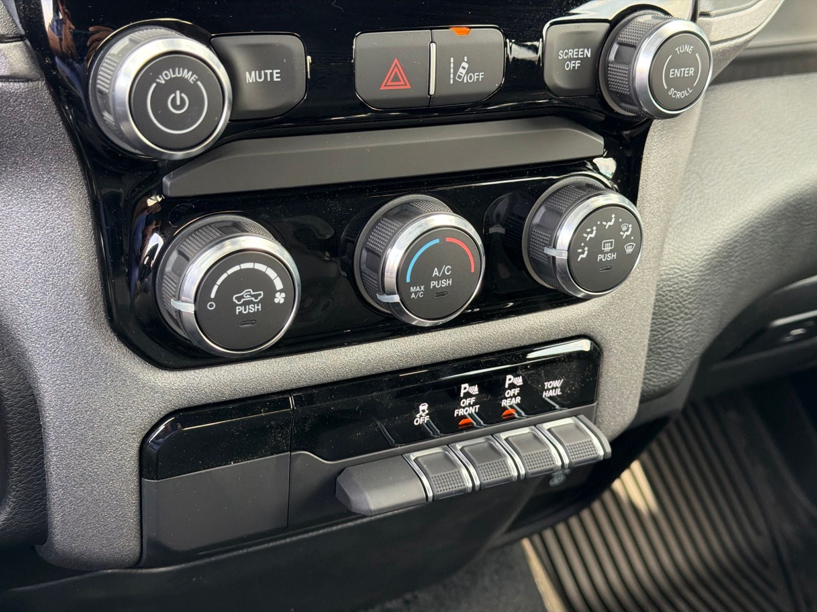2026 RAM Ram 1500 RAM 1500 WARLOCK CREW CAB 4X4 5'7' BOX