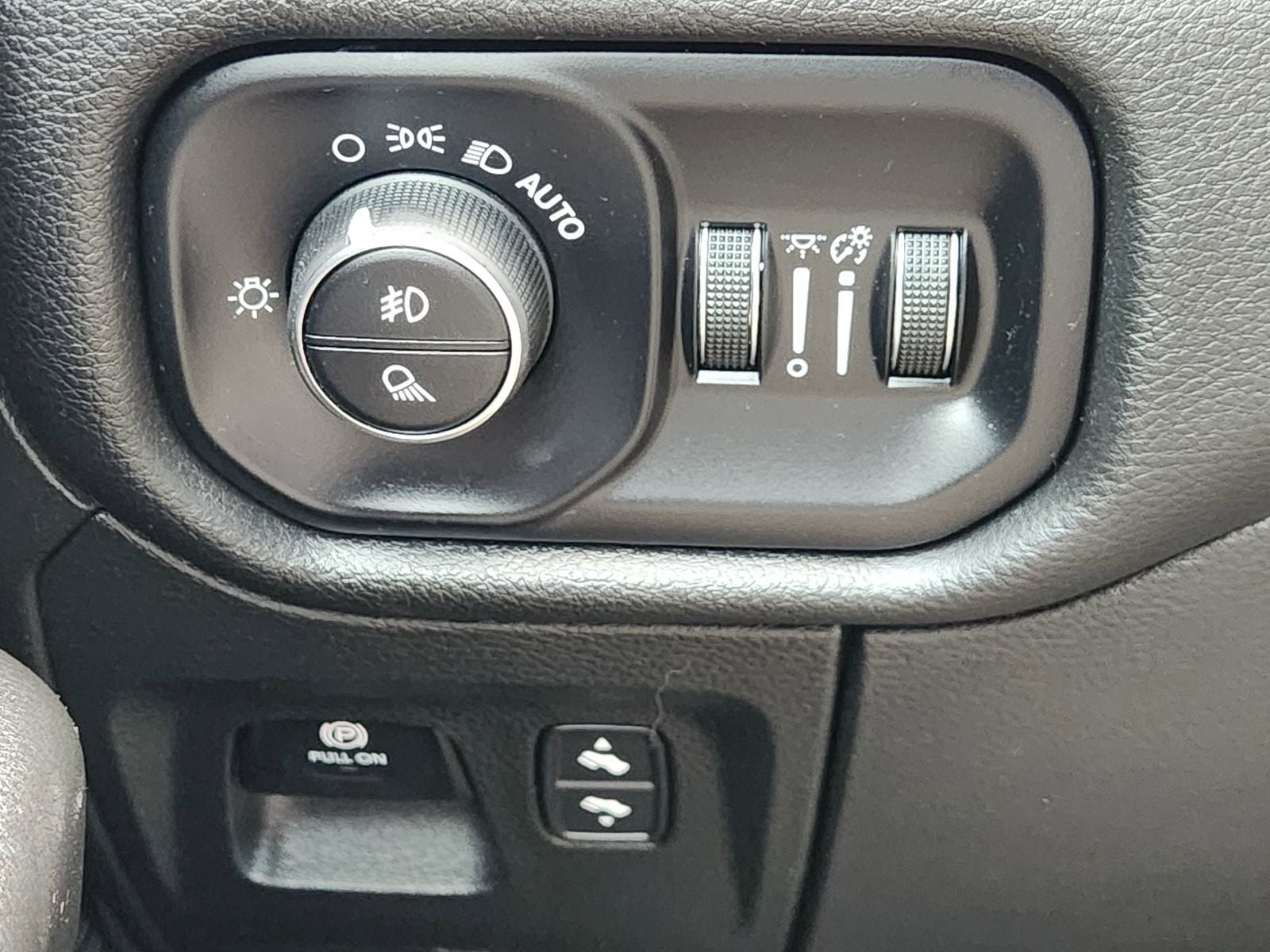 2025 RAM Ram 1500 Lone Star Crew Cab 4x4 5'7' Box