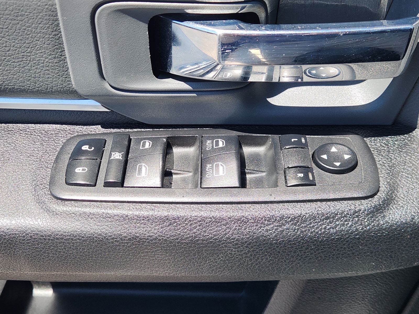2023 RAM 1500 Classic SLT Crew Cab 4x4 5'7' Box