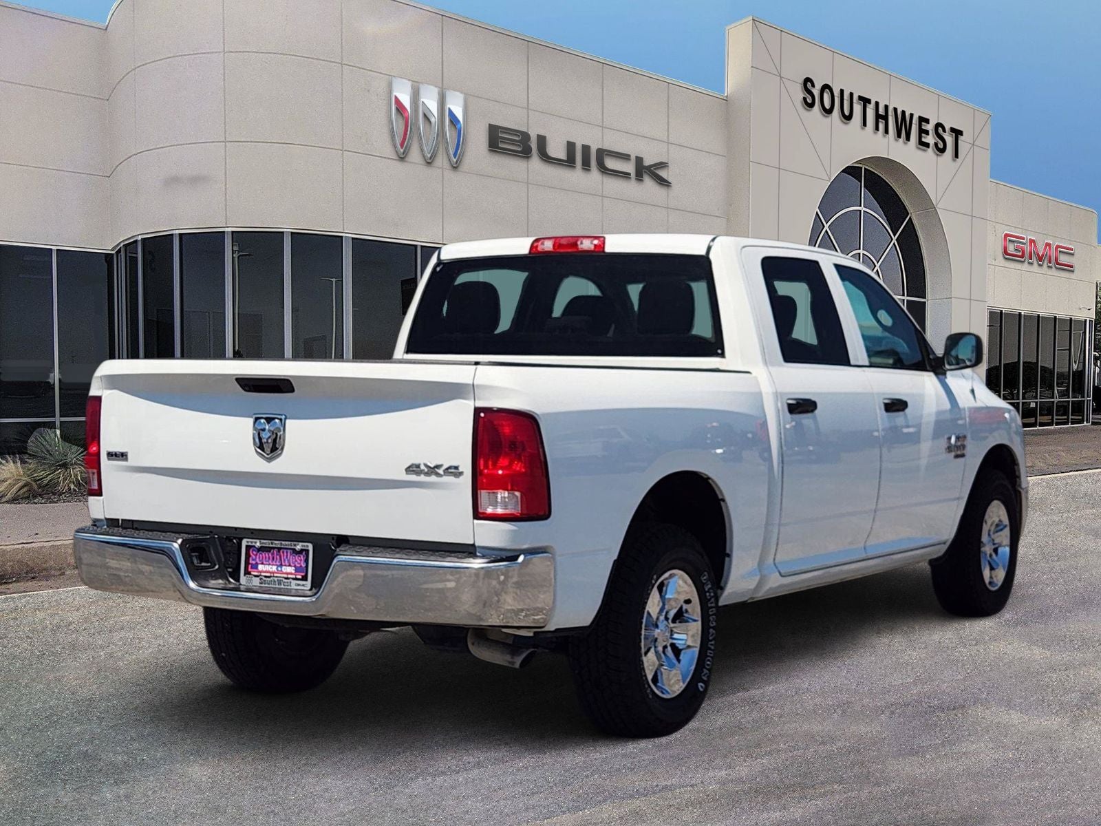2023 RAM 1500 Classic SLT Crew Cab 4x4 5'7' Box
