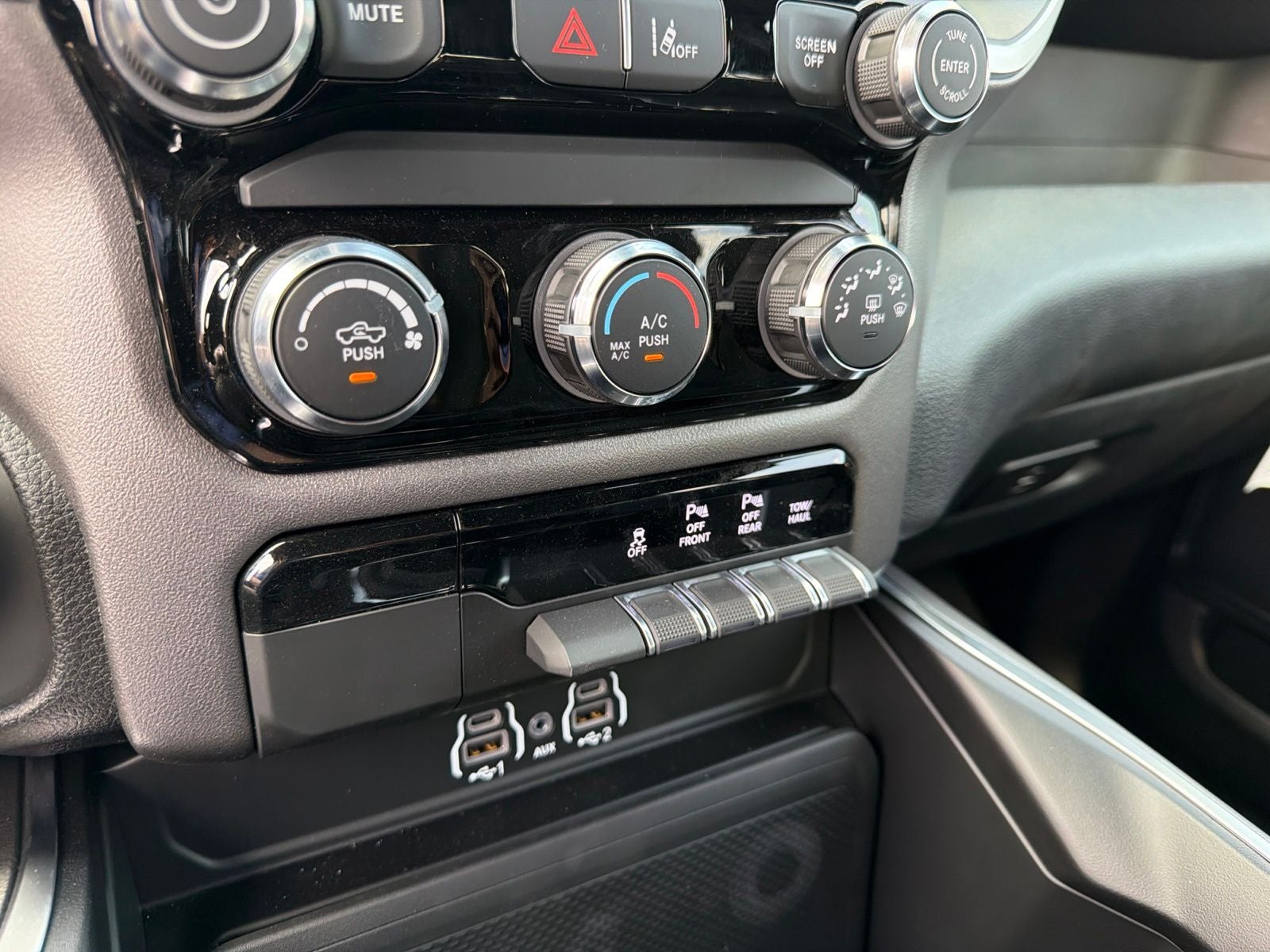 2026 RAM Ram 1500 RAM 1500 EXPRESS CREW CAB 4X4 5'7' BOX
