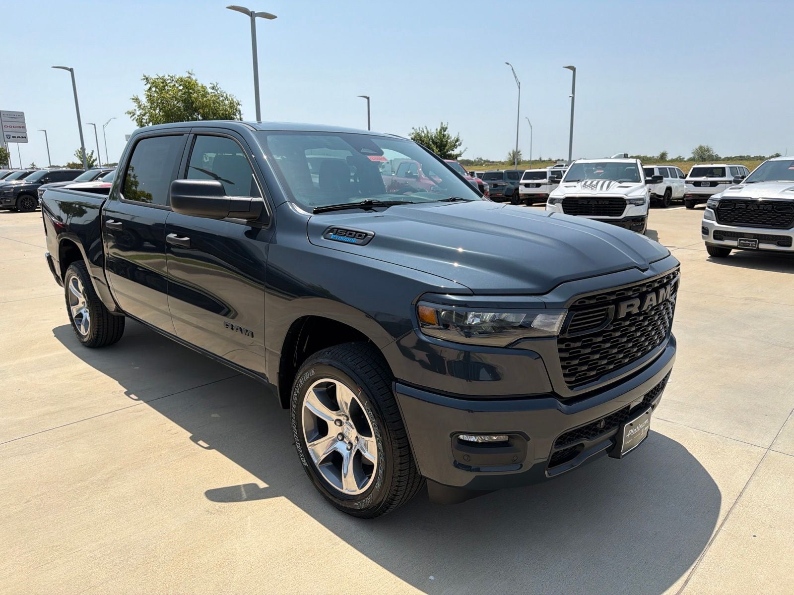 2026 RAM Ram 1500 RAM 1500 EXPRESS CREW CAB 4X4 5'7' BOX