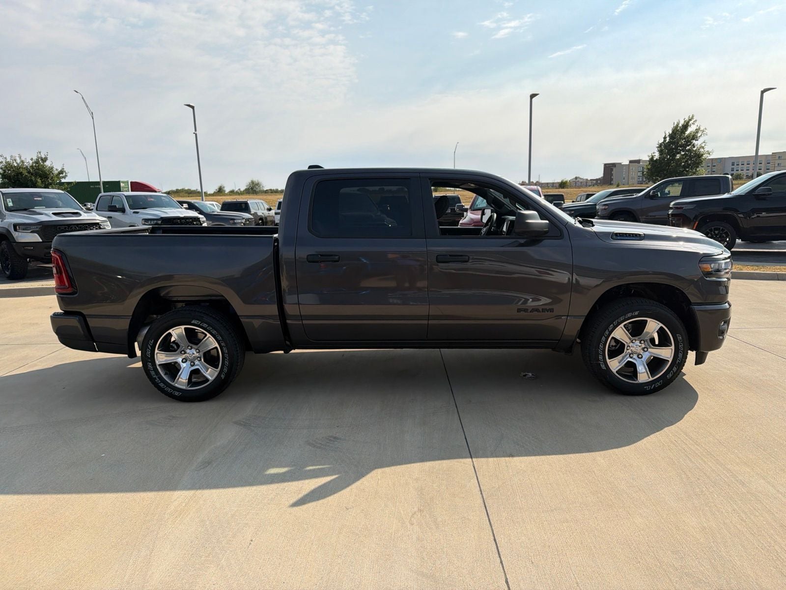 2026 RAM Ram 1500 RAM 1500 EXPRESS CREW CAB 4X4 5'7' BOX