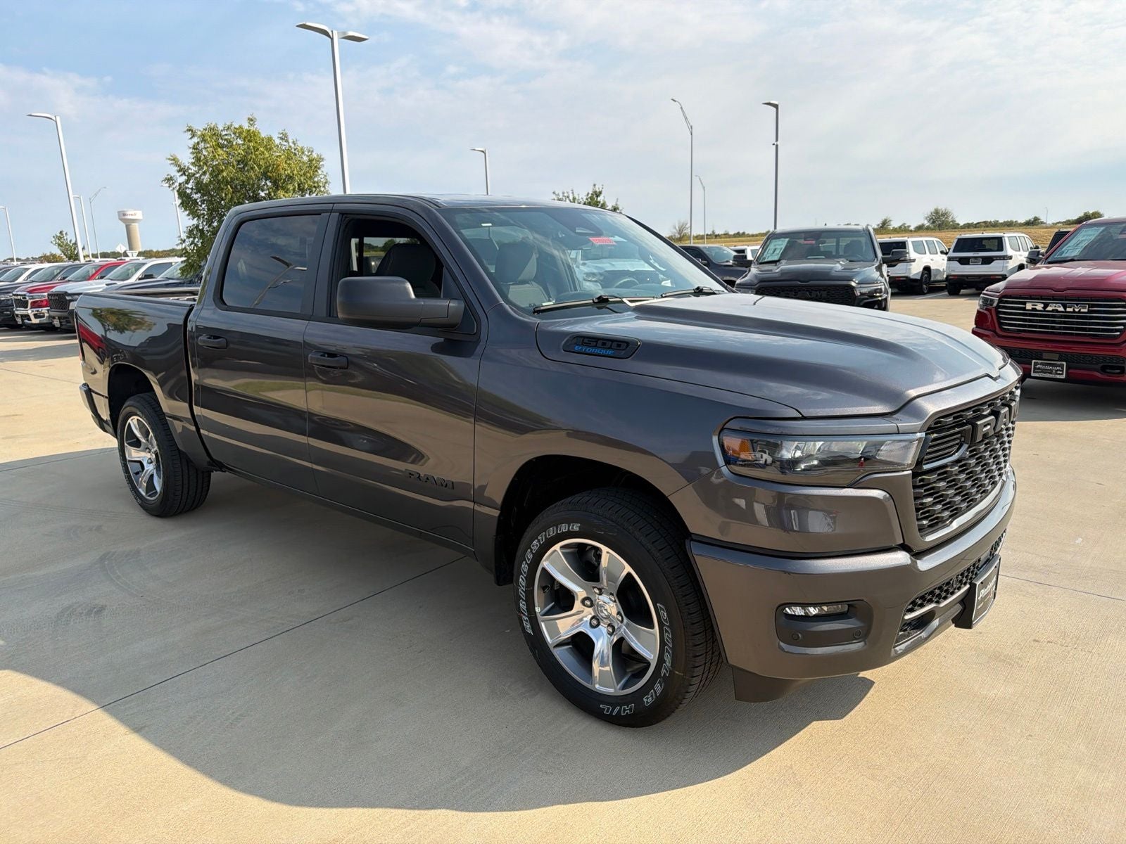 2026 RAM Ram 1500 RAM 1500 EXPRESS CREW CAB 4X4 5'7' BOX