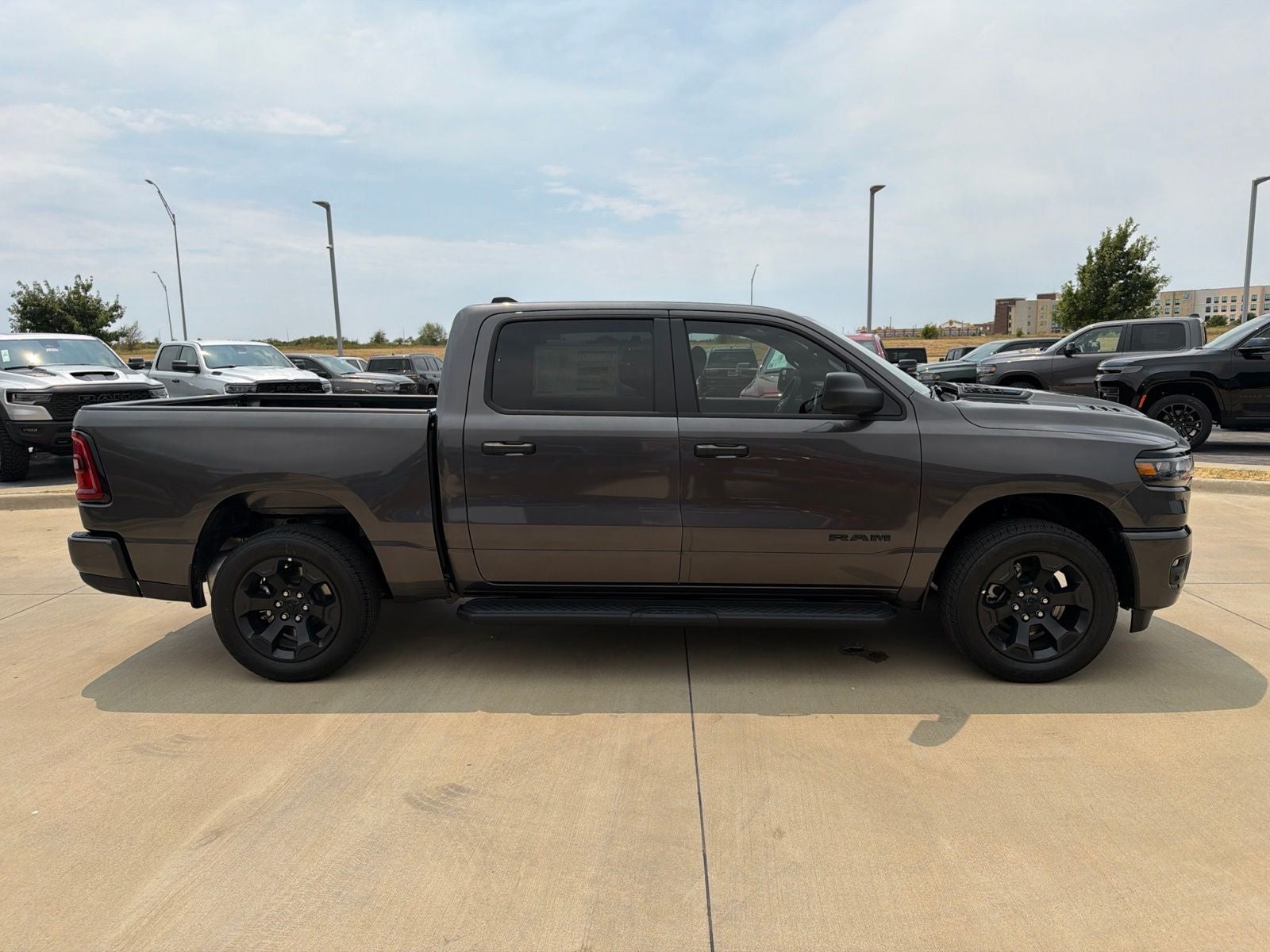2026 RAM Ram 1500 RAM 1500 EXPRESS CREW CAB 4X4 5'7' BOX