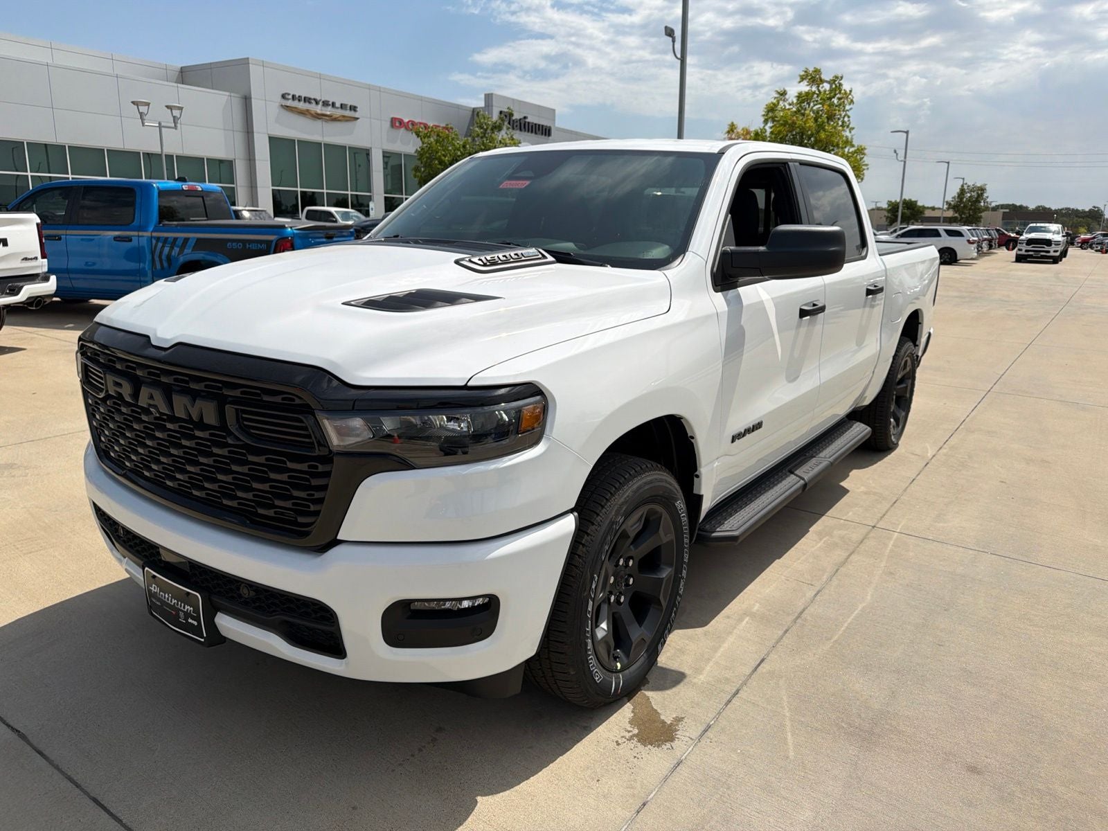 2026 RAM Ram 1500 RAM 1500 EXPRESS CREW CAB 4X4 5'7' BOX