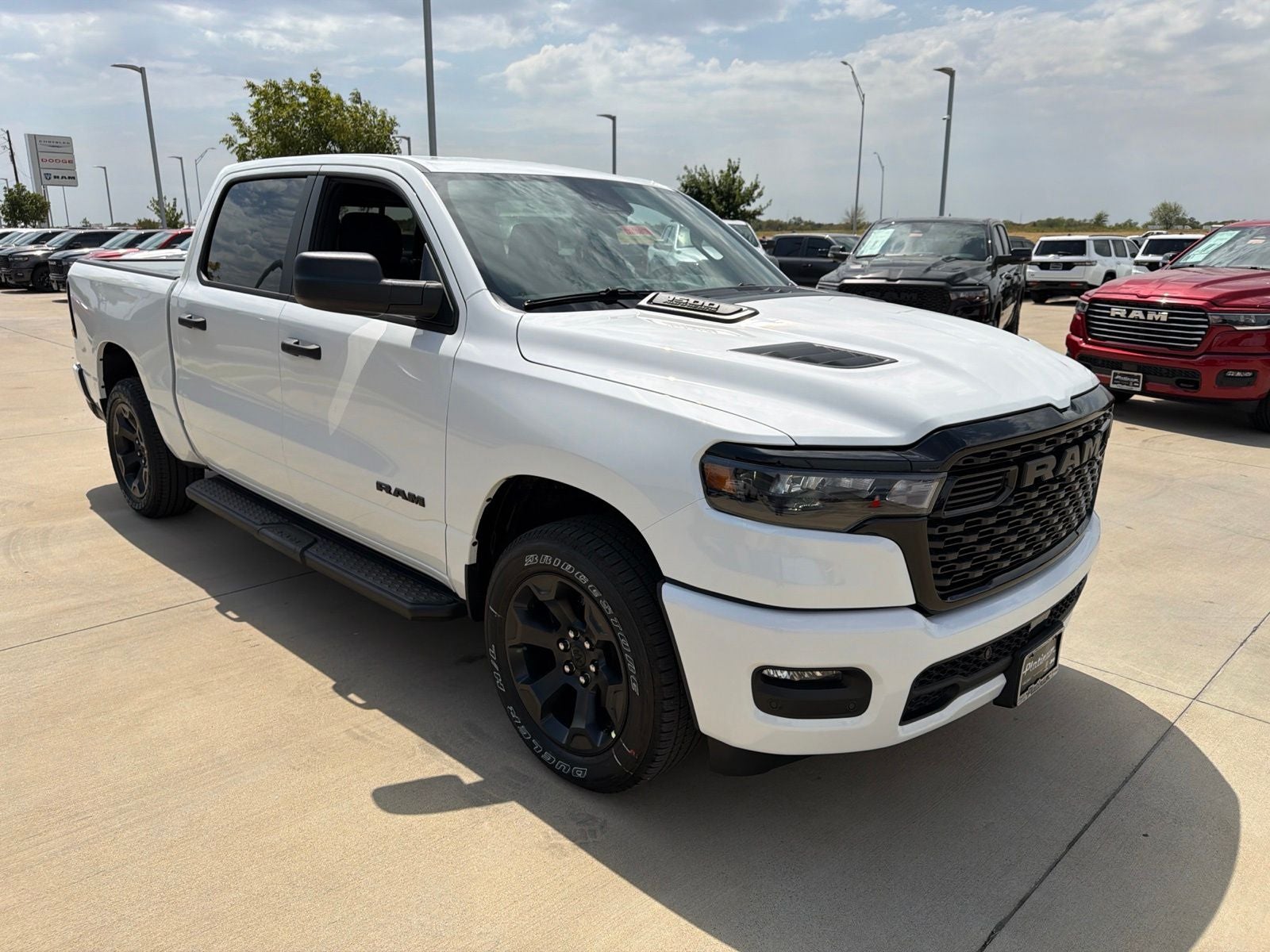 2026 RAM Ram 1500 RAM 1500 EXPRESS CREW CAB 4X4 5'7' BOX