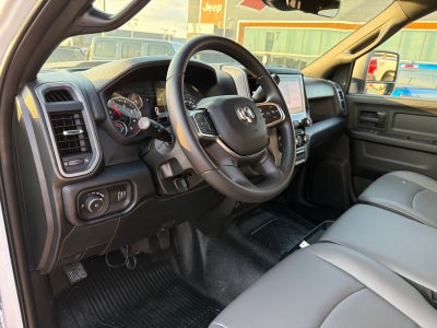 2027 RAM Ram 5500 Chassis Cab RAM 5500 TRADESMAN CHASSIS CREW CAB 4X4 84' CA
