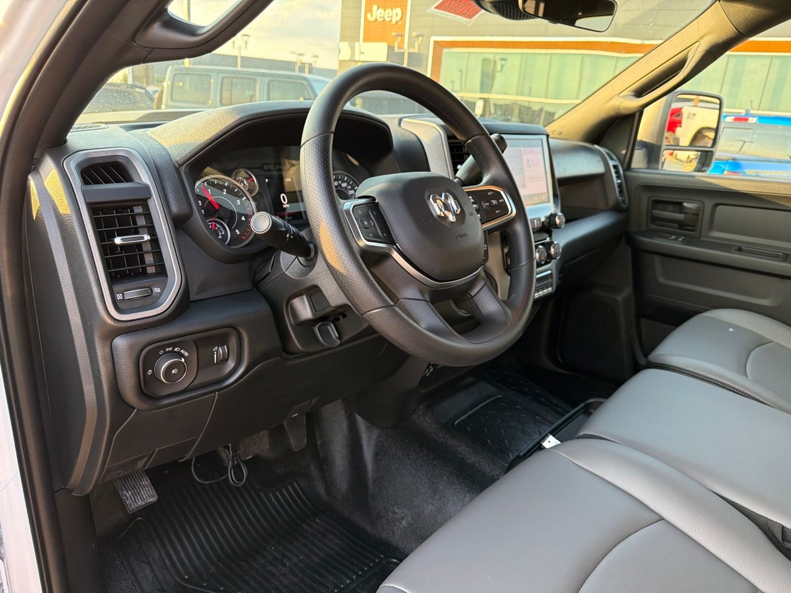 2027 RAM Ram 5500 Chassis Cab RAM 5500 TRADESMAN CHASSIS CREW CAB 4X4 84' CA