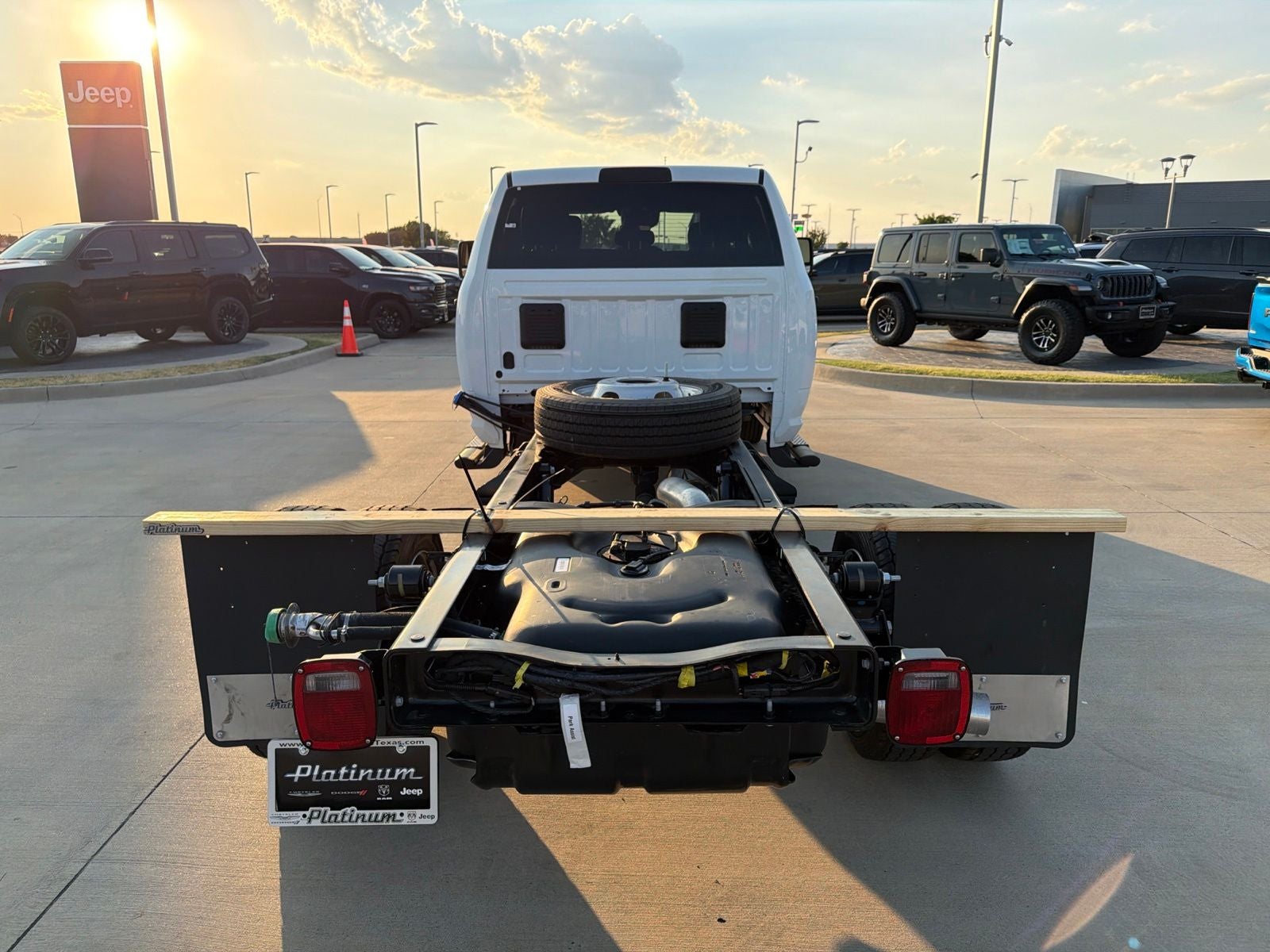 2027 RAM Ram 5500 Chassis Cab RAM 5500 TRADESMAN CHASSIS CREW CAB 4X4 84' CA