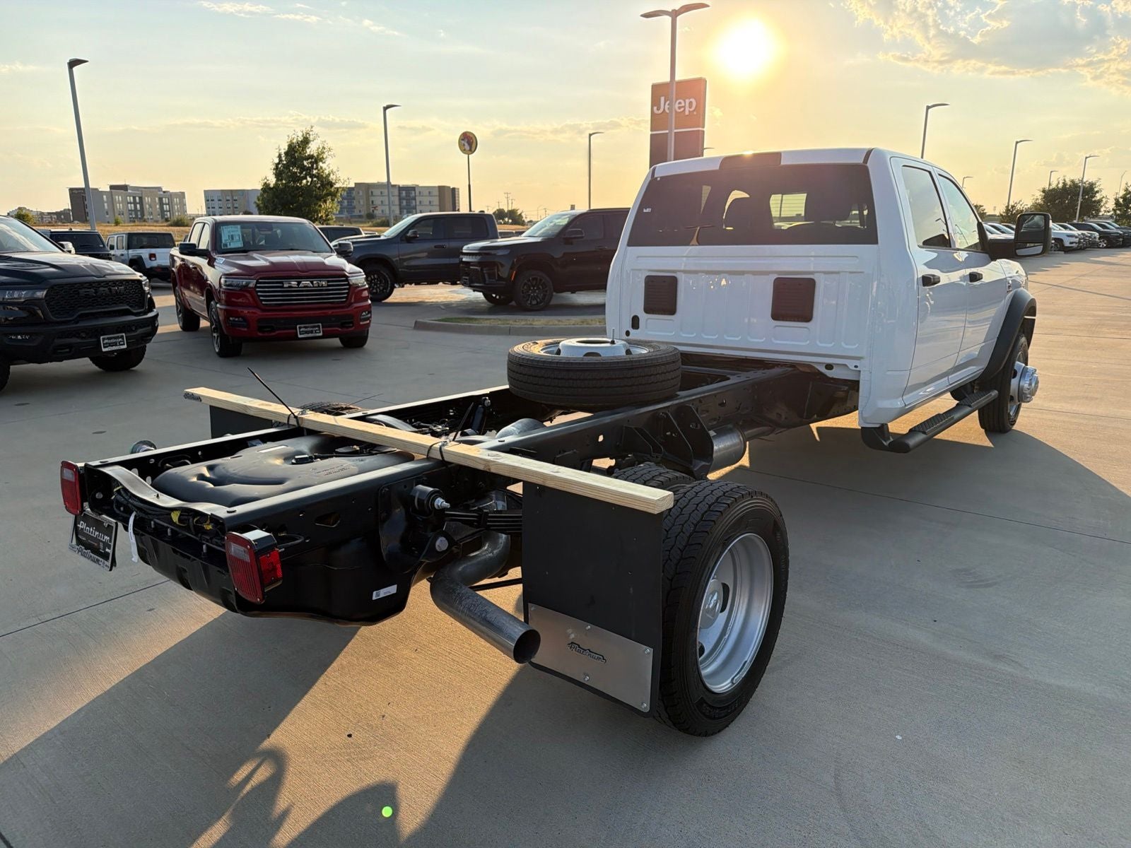 2027 RAM Ram 5500 Chassis Cab RAM 5500 TRADESMAN CHASSIS CREW CAB 4X4 84' CA