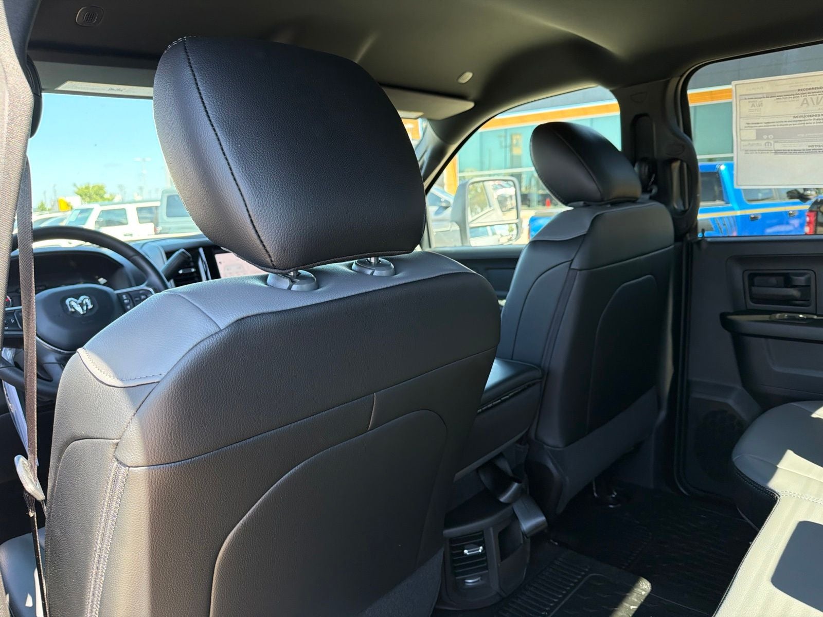 2027 RAM Ram 5500 Chassis Cab RAM 5500 TRADESMAN CHASSIS CREW CAB 4X4 84' CA