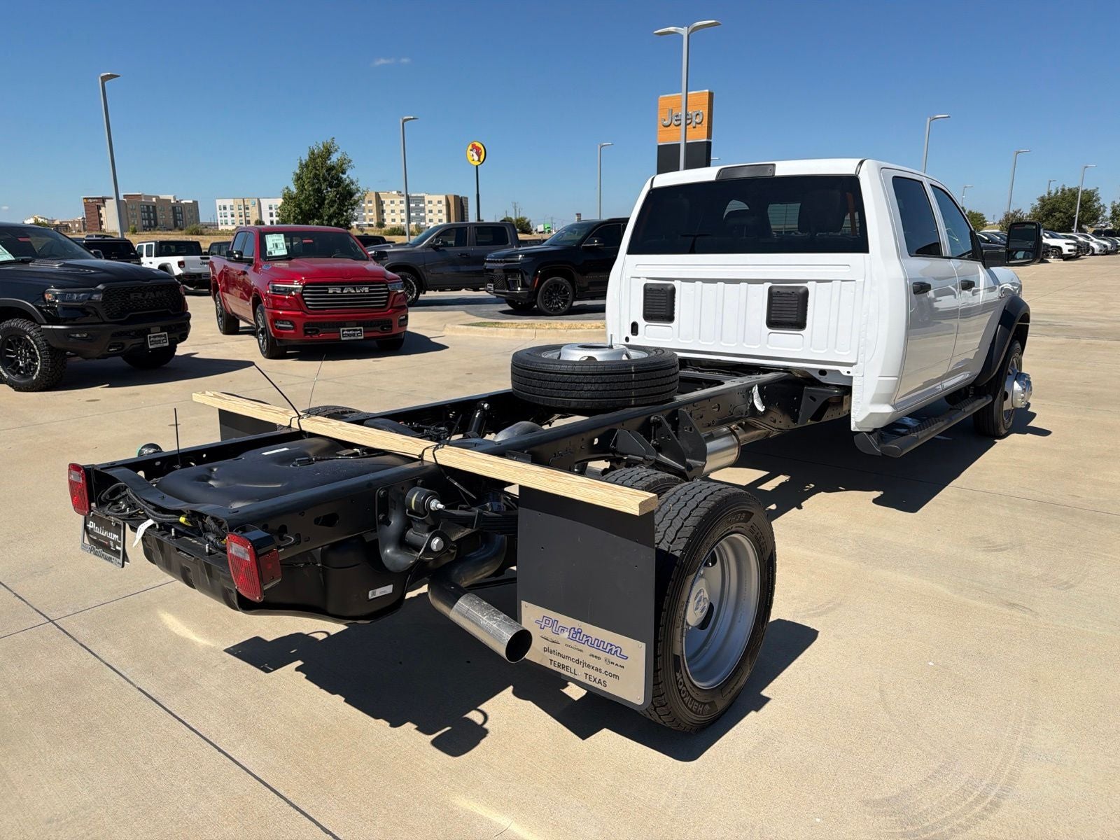2027 RAM Ram 5500 Chassis Cab RAM 5500 TRADESMAN CHASSIS CREW CAB 4X4 84' CA