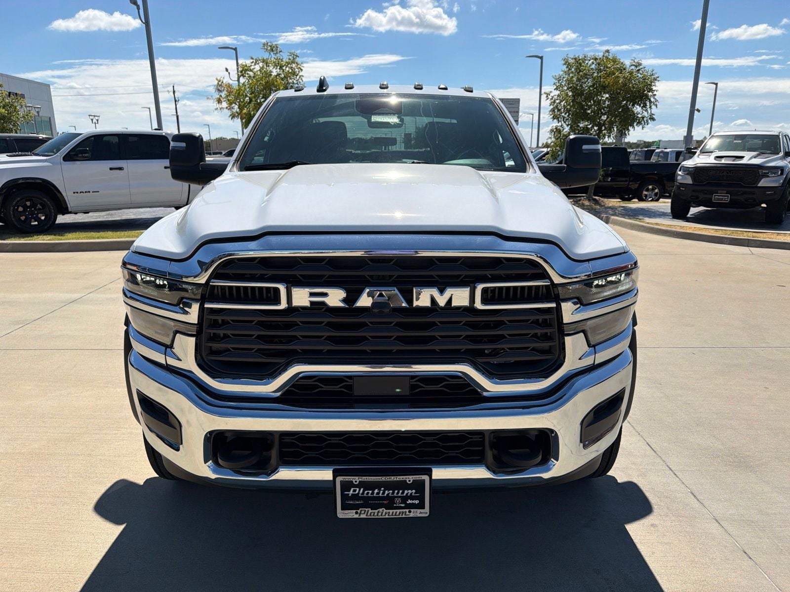 2027 RAM Ram 5500 Chassis Cab RAM 5500 TRADESMAN CHASSIS CREW CAB 4X4 84' CA
