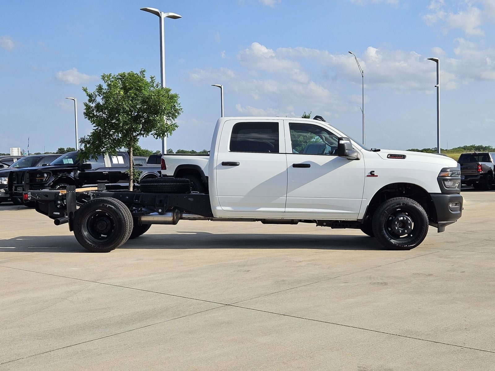 2026 RAM Ram 3500 Chassis Cab RAM 3500 TRADESMAN CREW CAB CHASSIS 4X4 60' CA