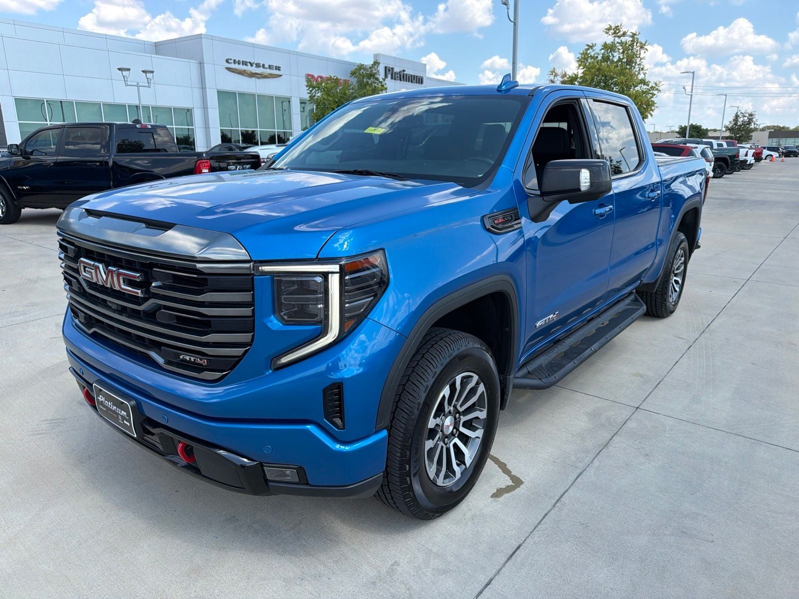 2023 GMC Sierra 1500 4WD Crew Cab Short Box AT4