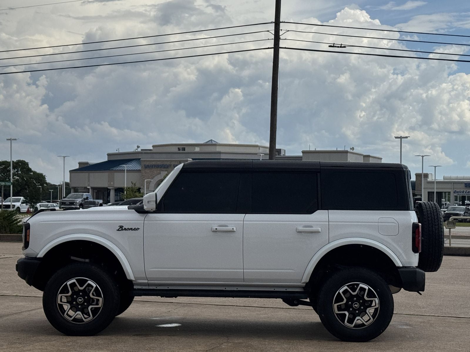 2024 Ford Bronco Outer Banks