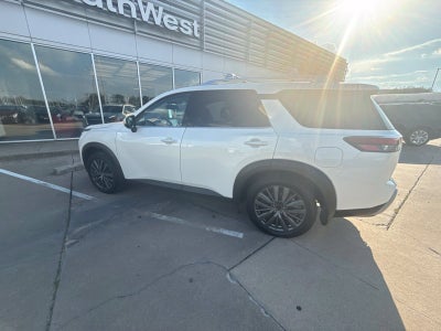 2022 Nissan Pathfinder SL