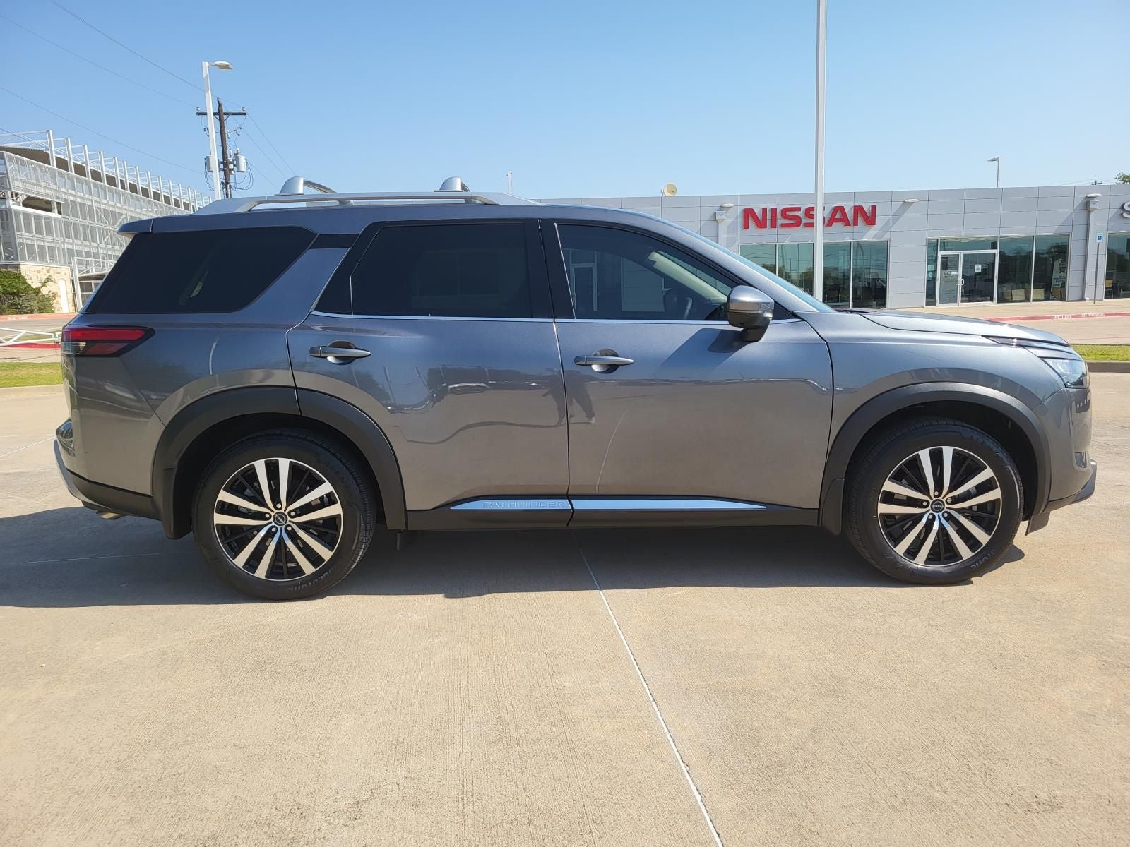 2025 Nissan Pathfinder Platinum