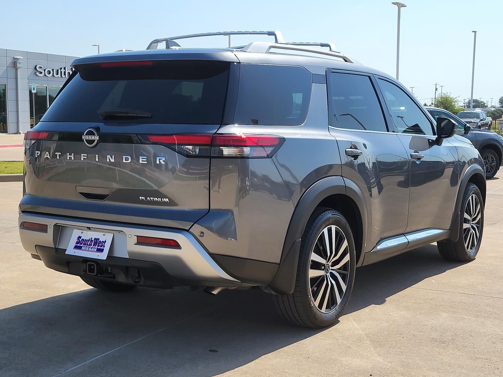 2025 Nissan Pathfinder Platinum