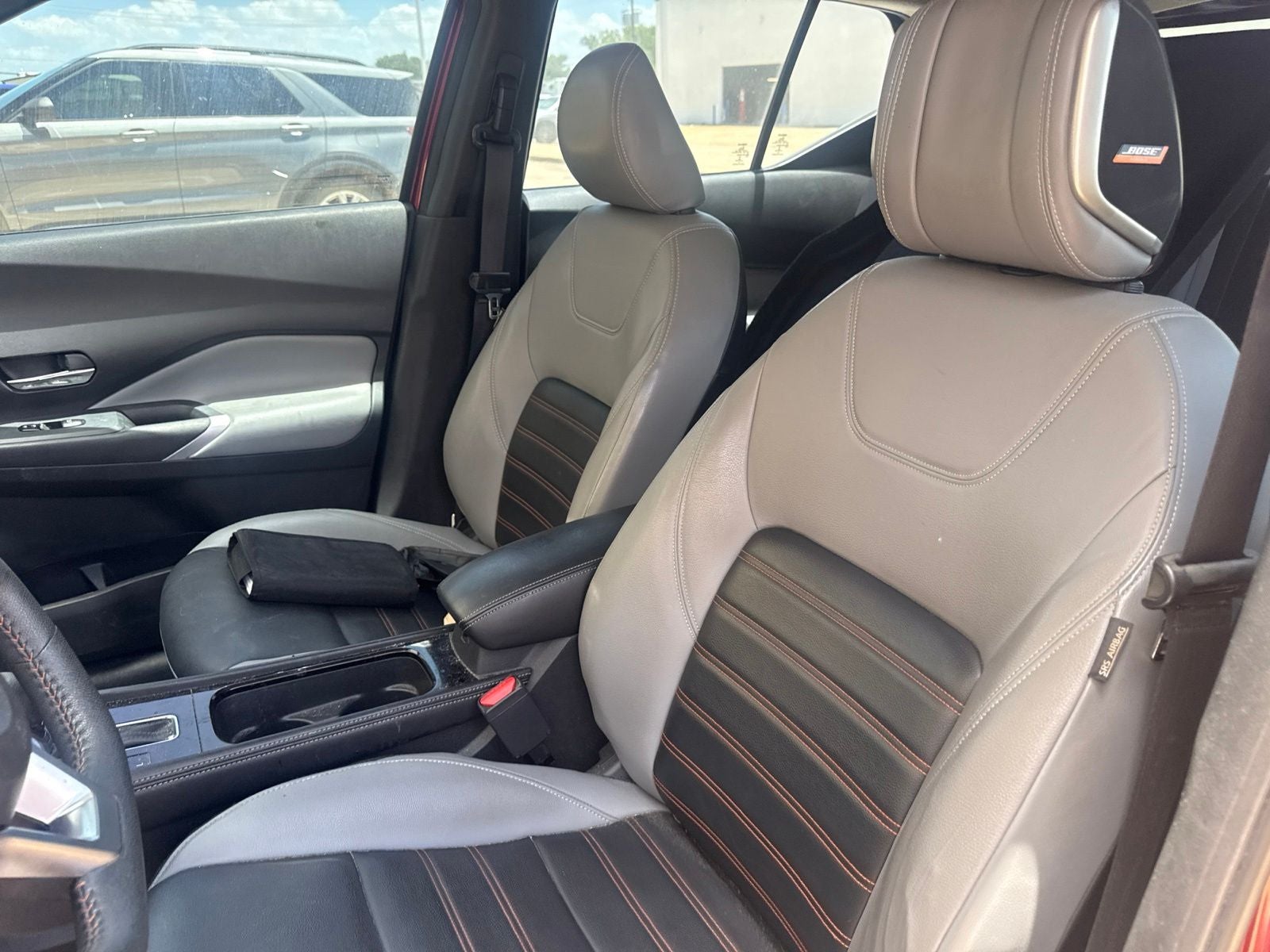 2022 Nissan Kicks SR