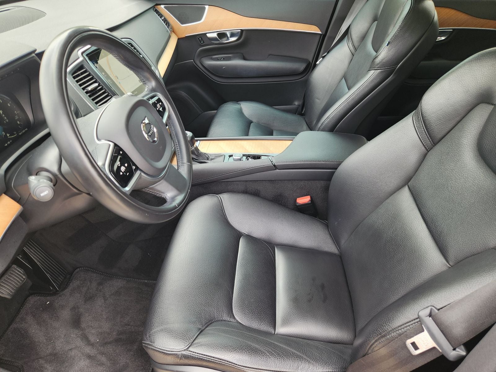 2021 Volvo XC90 T6 Momentum