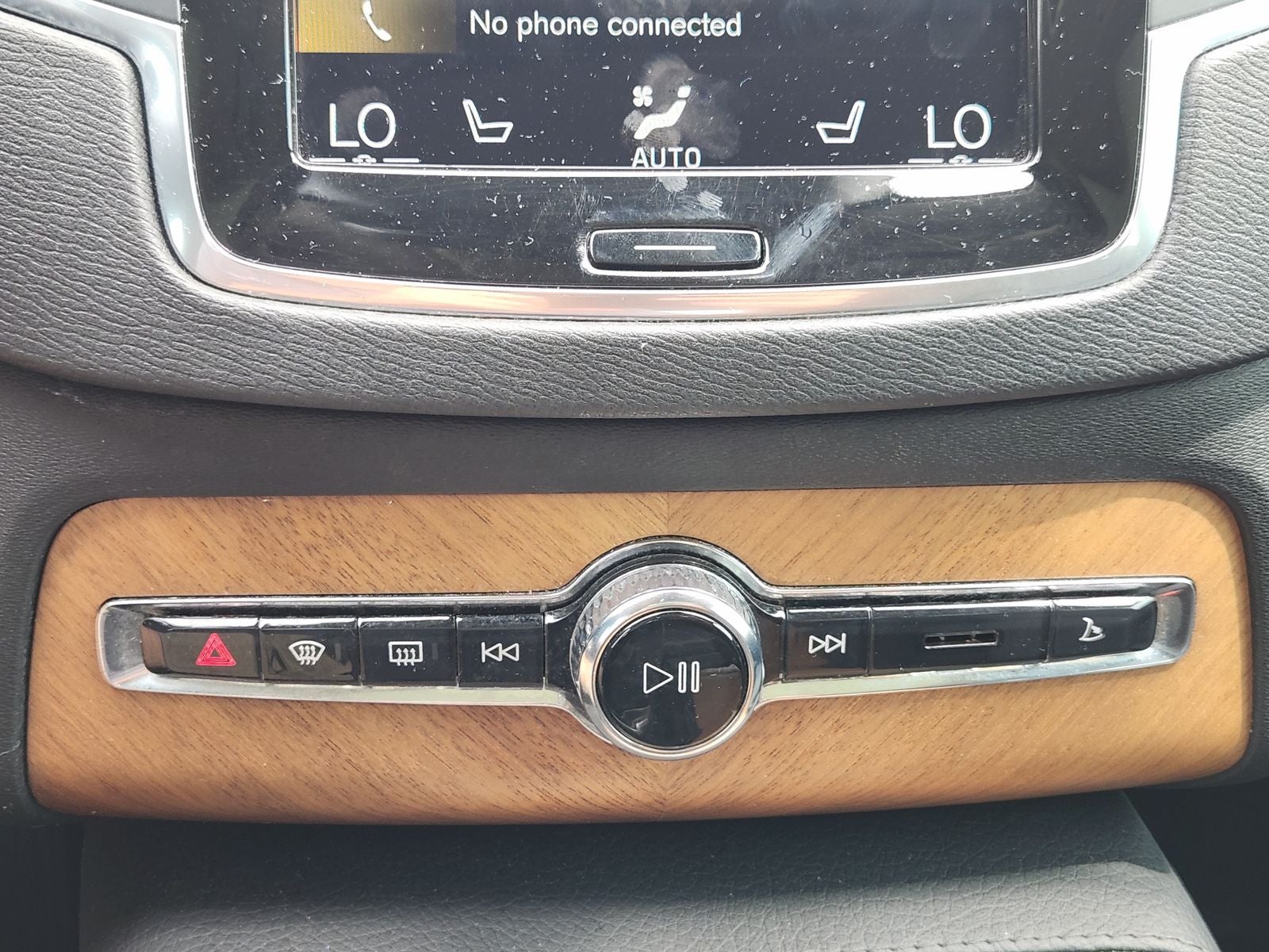 2021 Volvo XC90 T6 Momentum